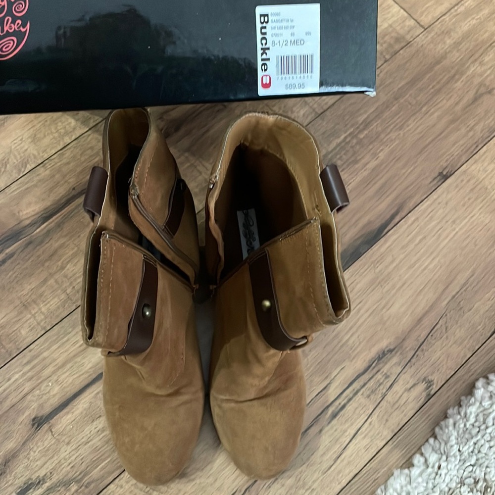 Buckle brand naughty monkey brown heel boots size 8 1/2 medium
